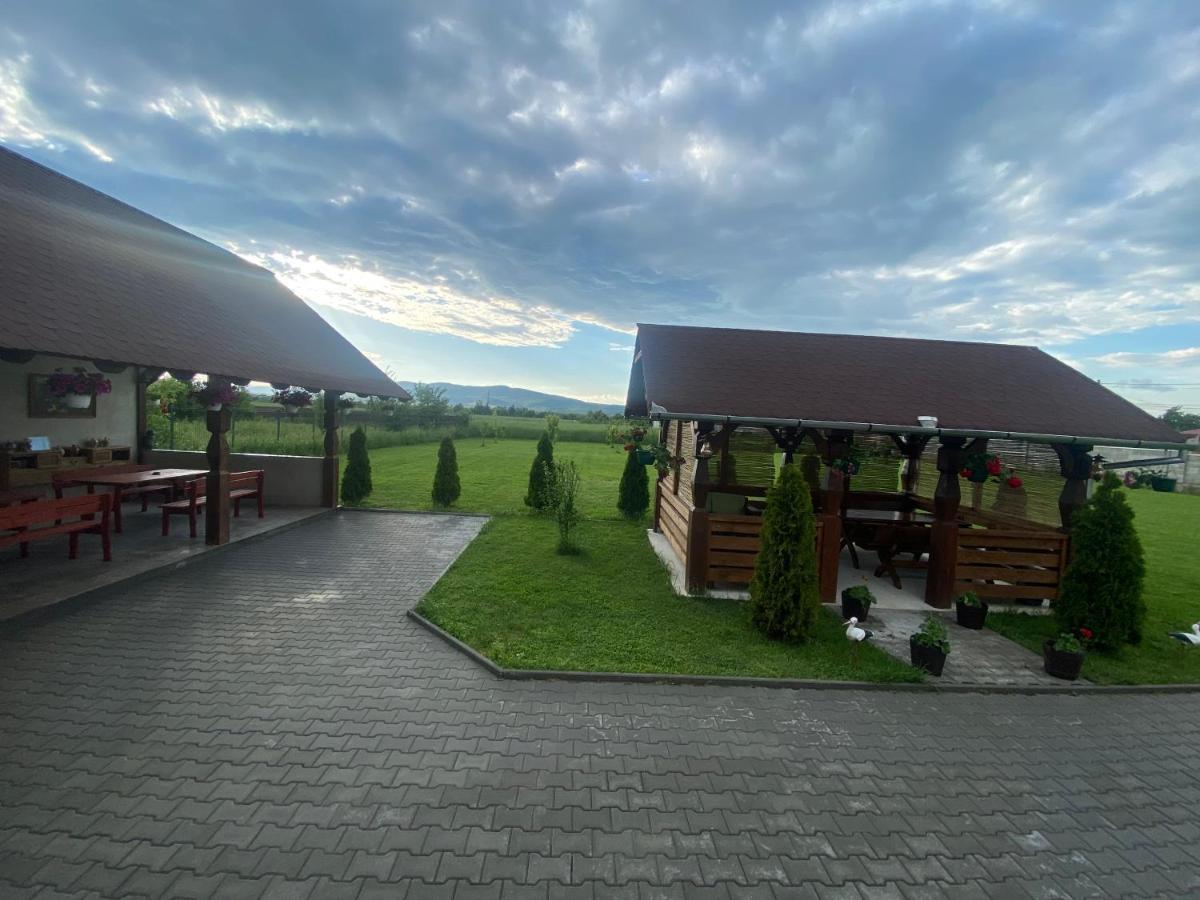 Absolut Residence Hateg Bagian luar foto