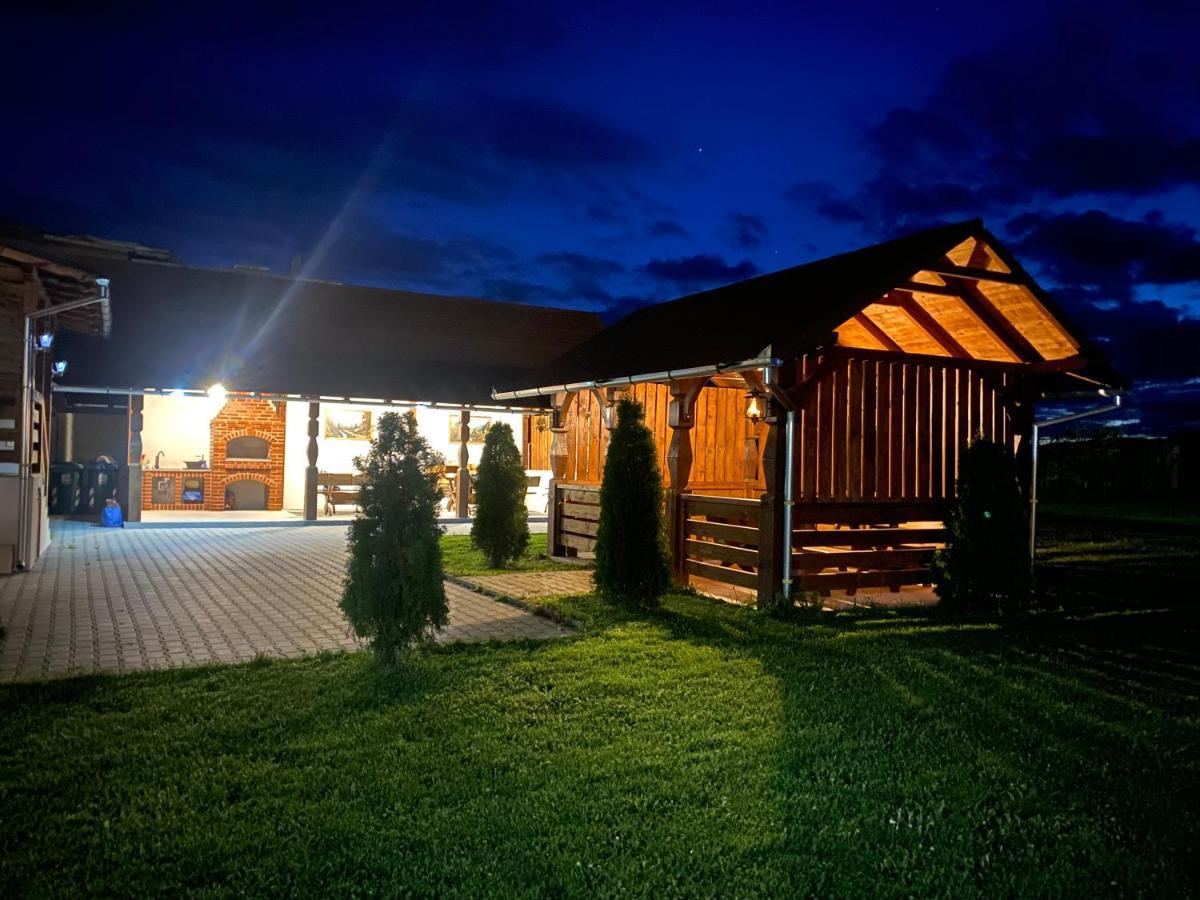 Absolut Residence Hateg Bagian luar foto