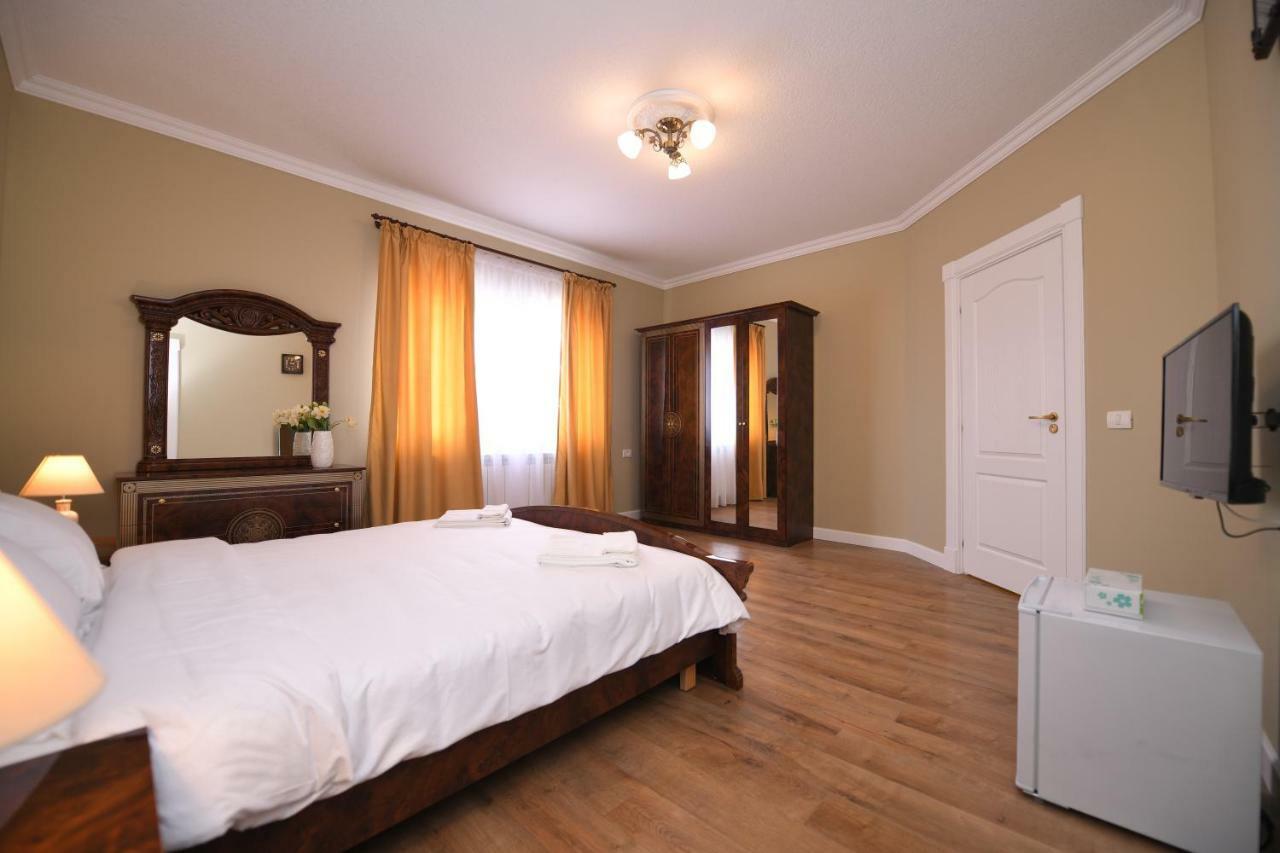 Absolut Residence Hateg Bagian luar foto