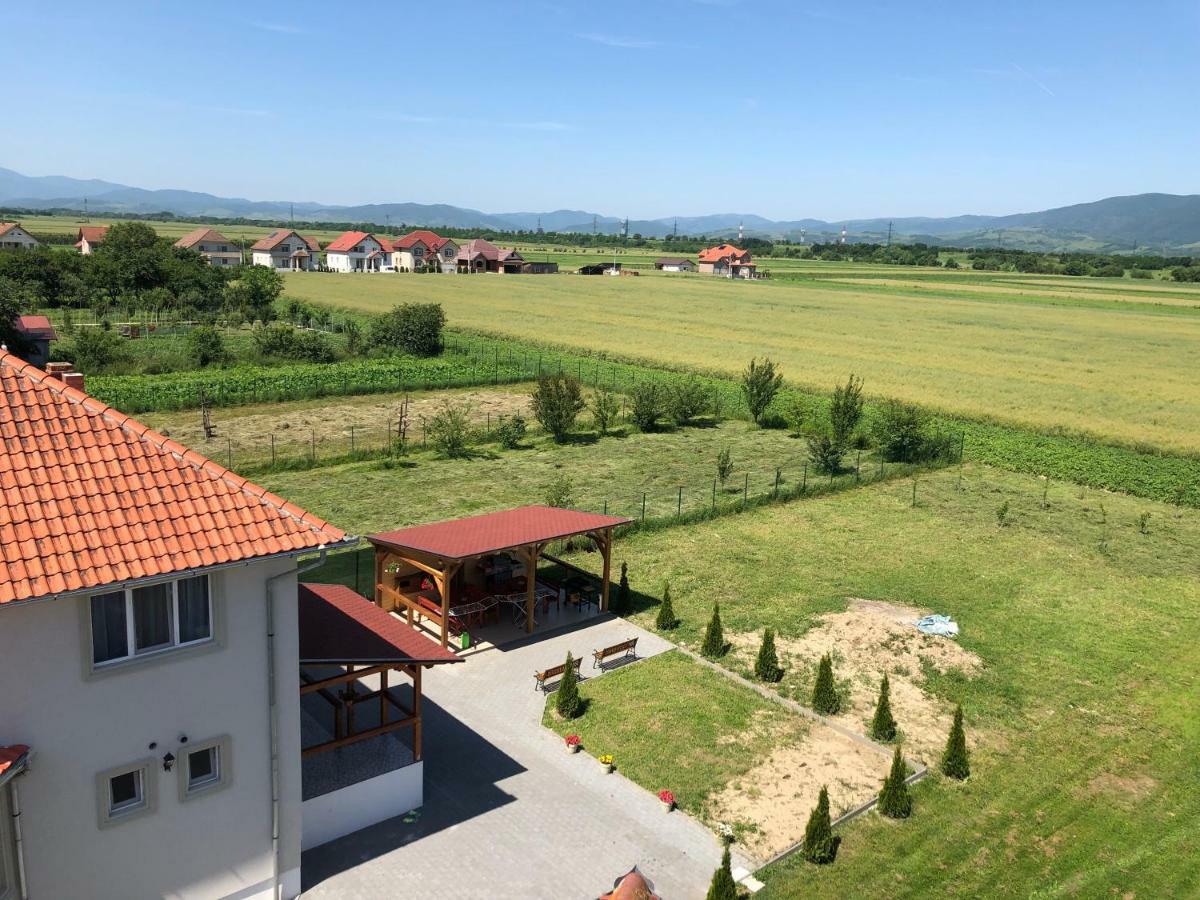 Absolut Residence Hateg Bagian luar foto
